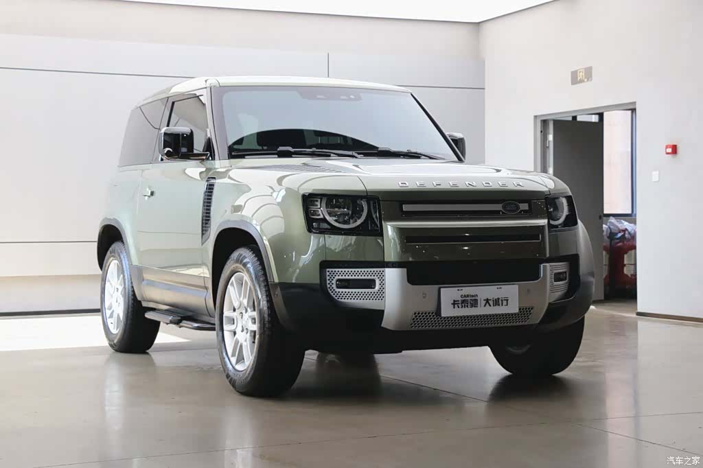 Land Rover Defender, 2024 25