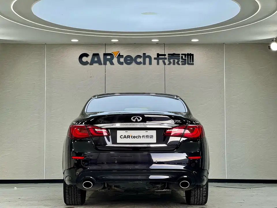 Infiniti Q70