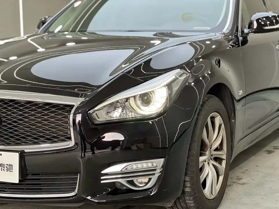 Infiniti Q70
