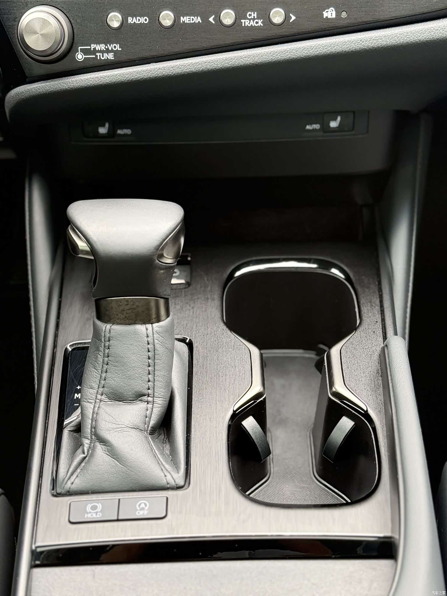 Lexus ES, 2023 12