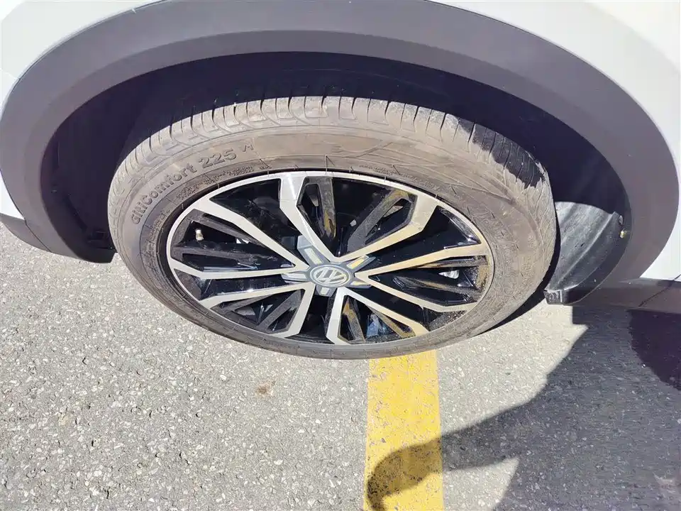 Volkswagen T-ROC exploring Songs