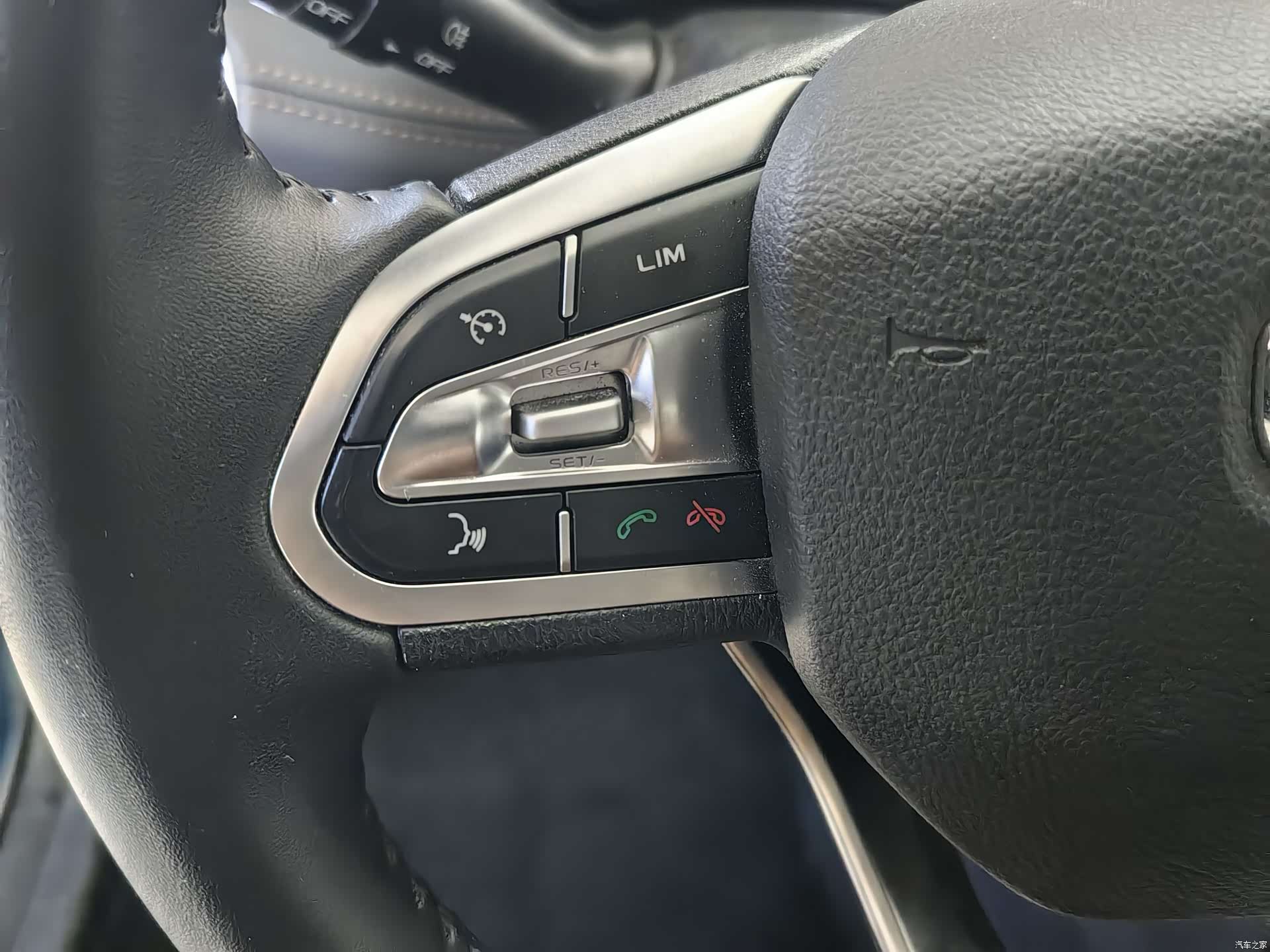 Geely X6, 2022 17