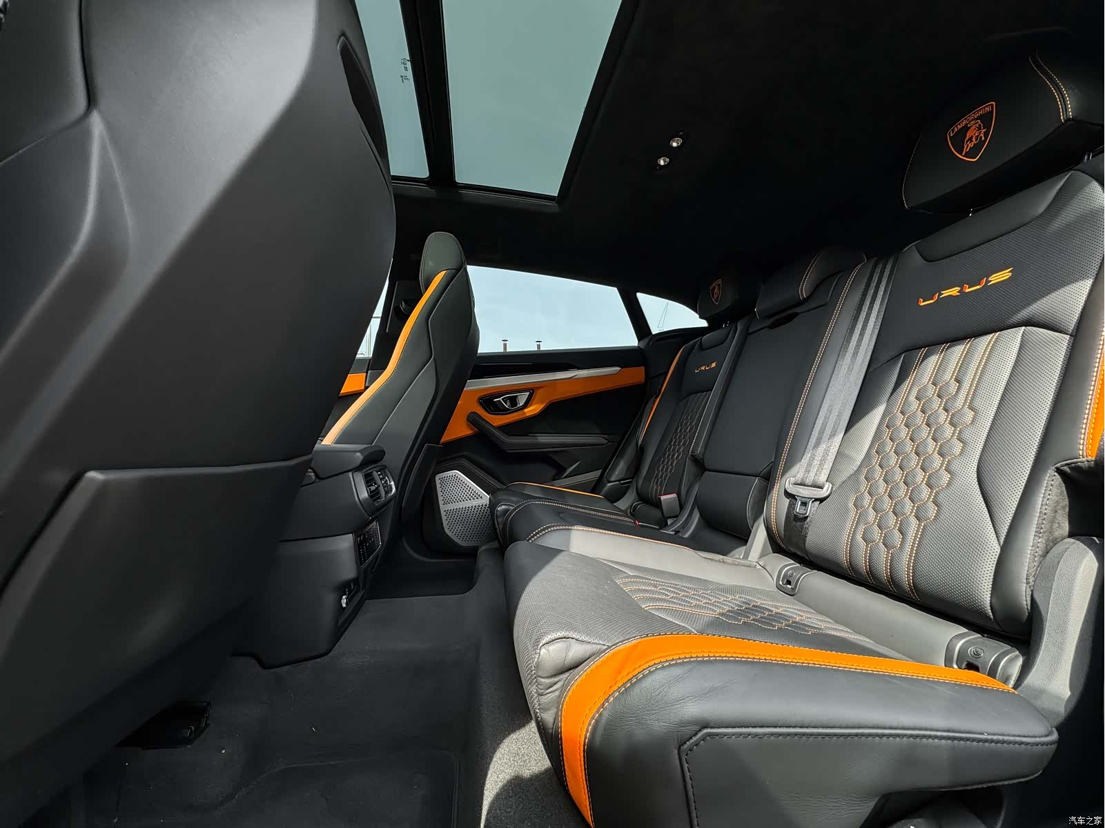Lamborghini Urus, 2023 13