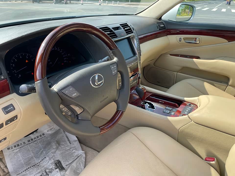 Lexus LS
