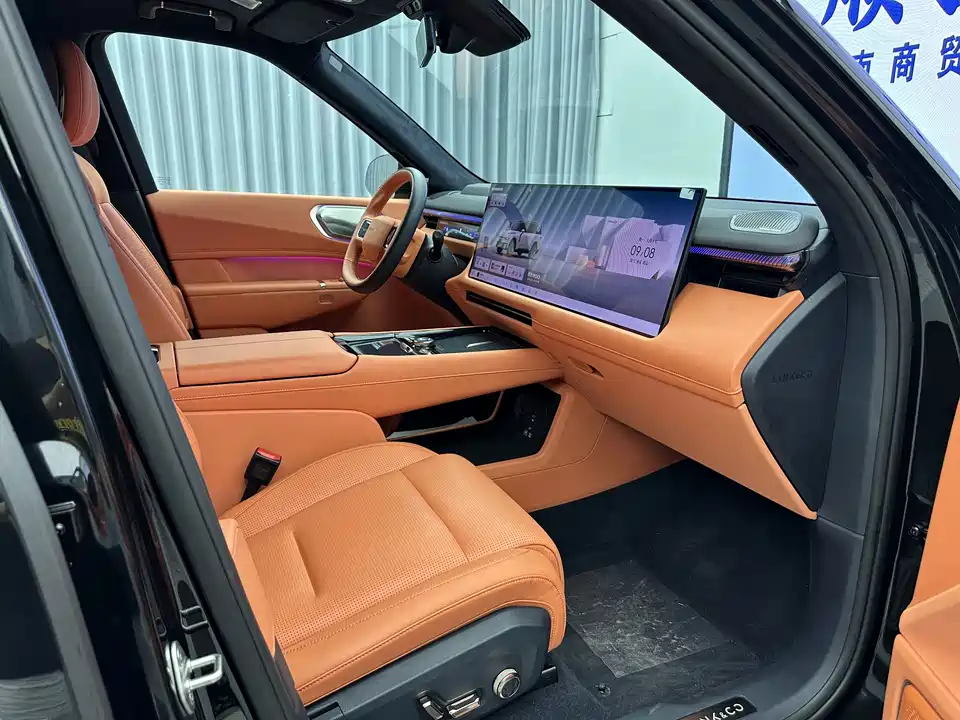 Lynk & Co 900