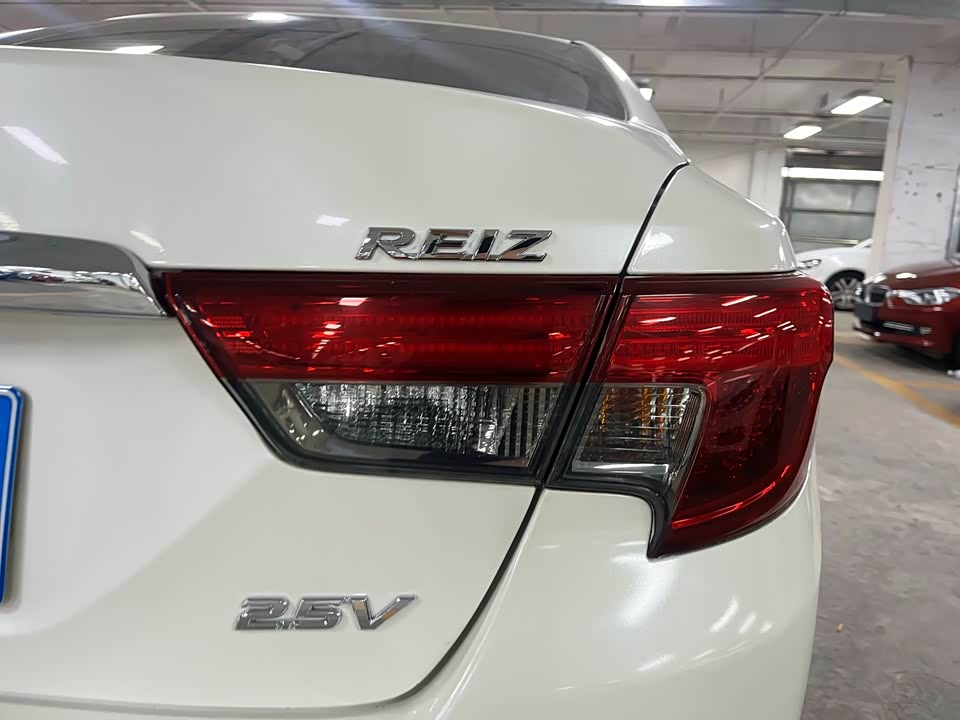 Toyota Reiz