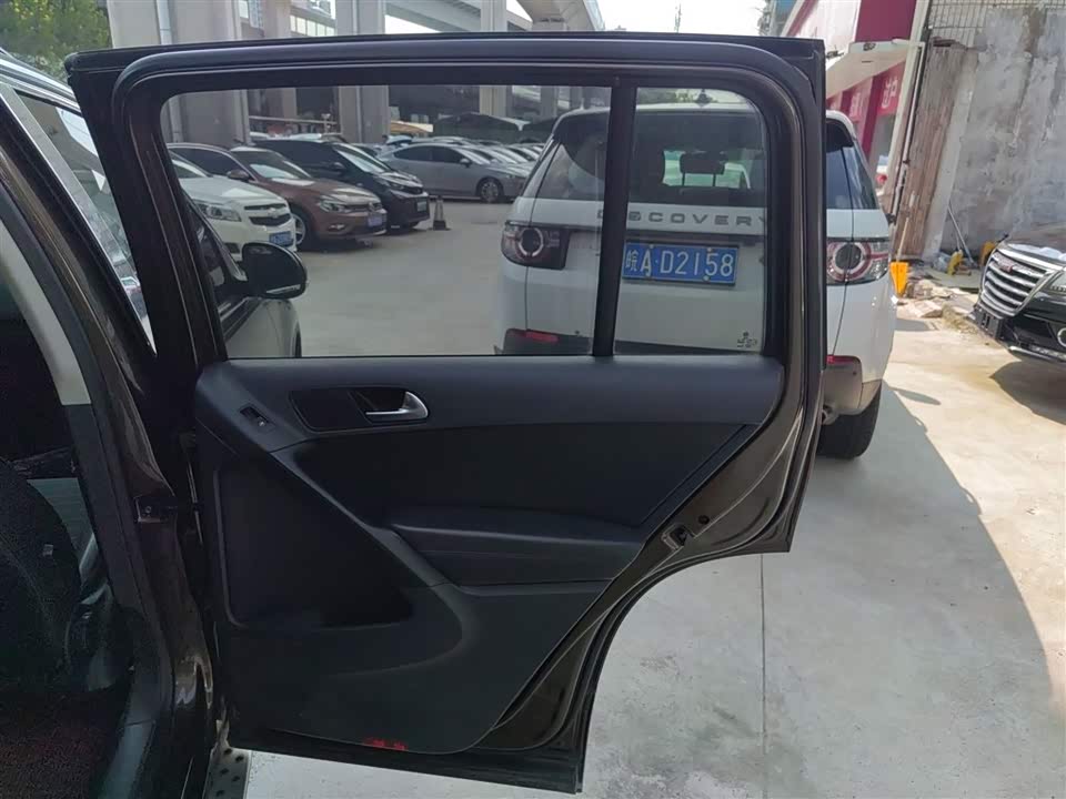 Volkswagen Tiguan Volkswagen Tiguan