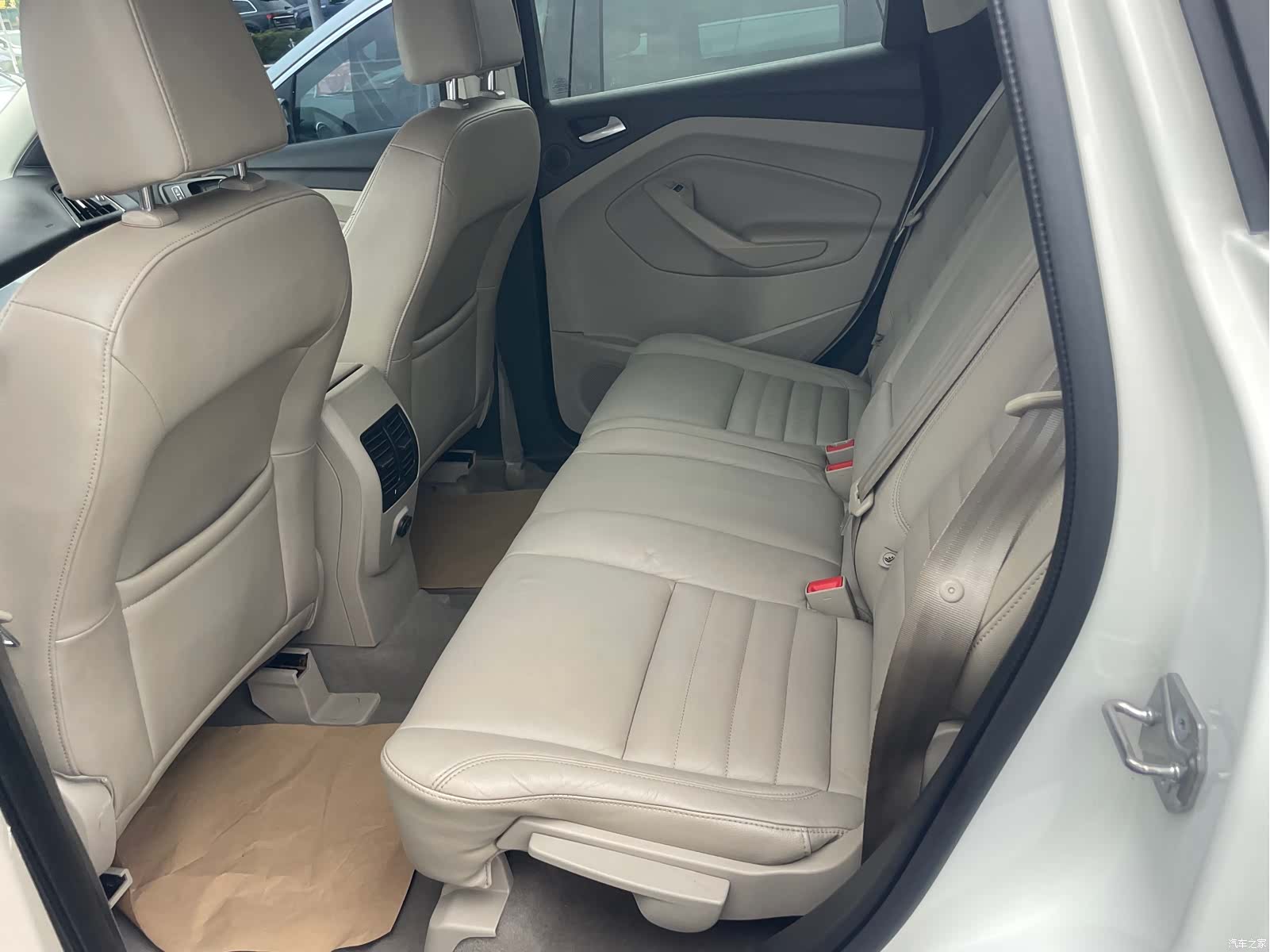 Ford Kuga, 2015 8