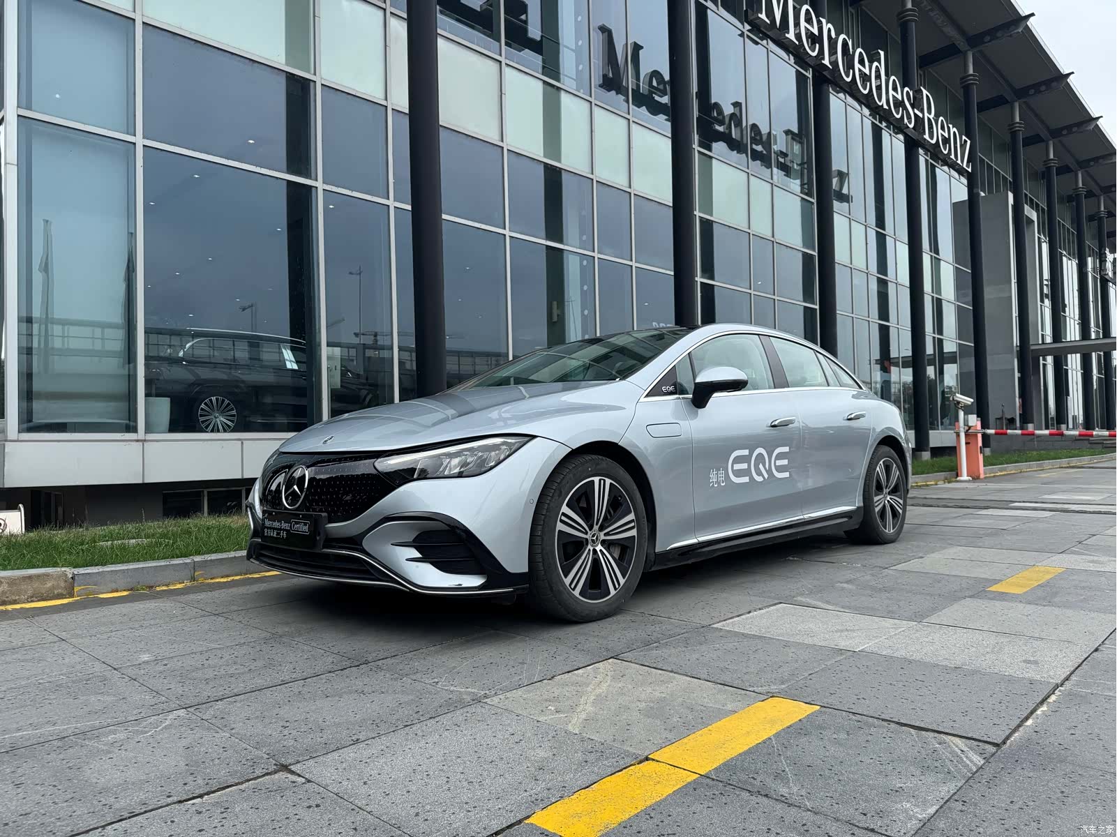 Mercedes-Benz EQE, 2025 2