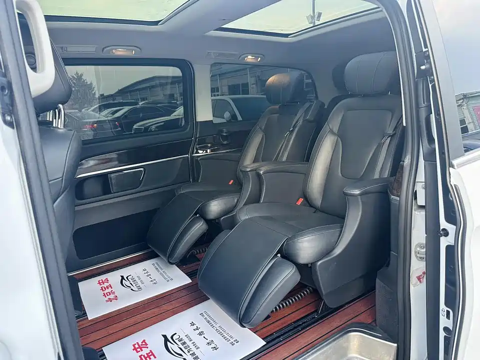 Mercedes-Benz V-class