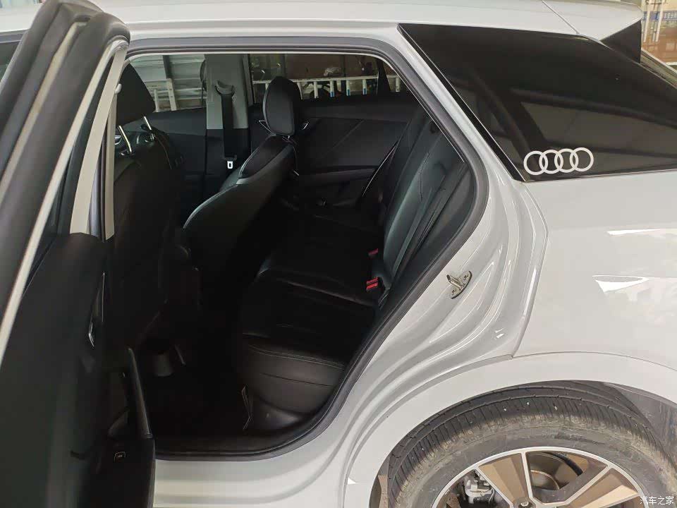 Audi Q2L, 2022 3