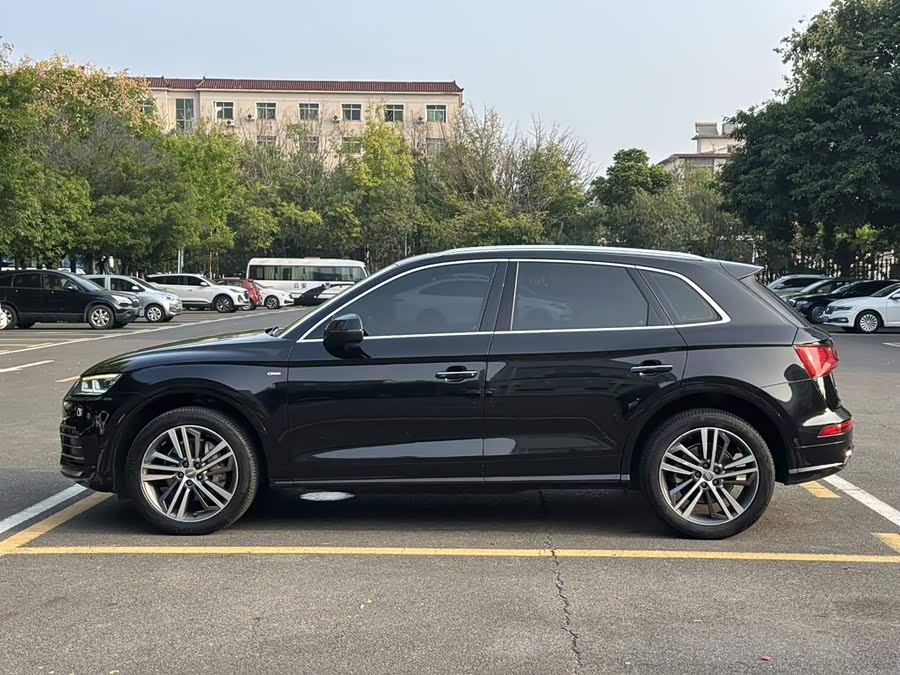 Audi Q5L 2020, фото 8