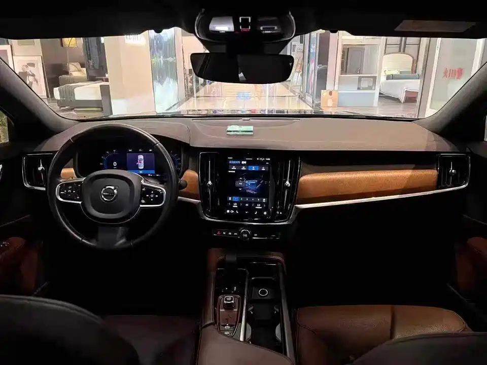 Volvo S90