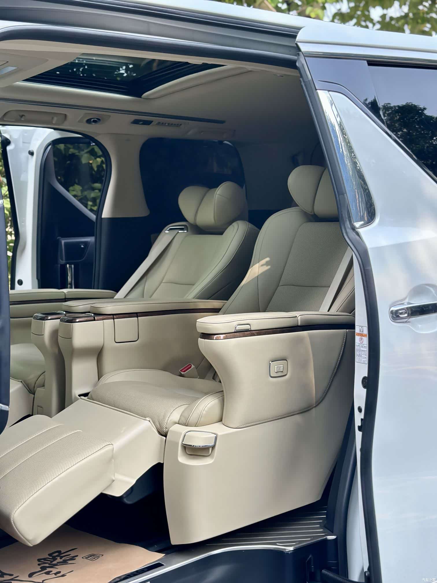 Toyota Alphard, 2017 19