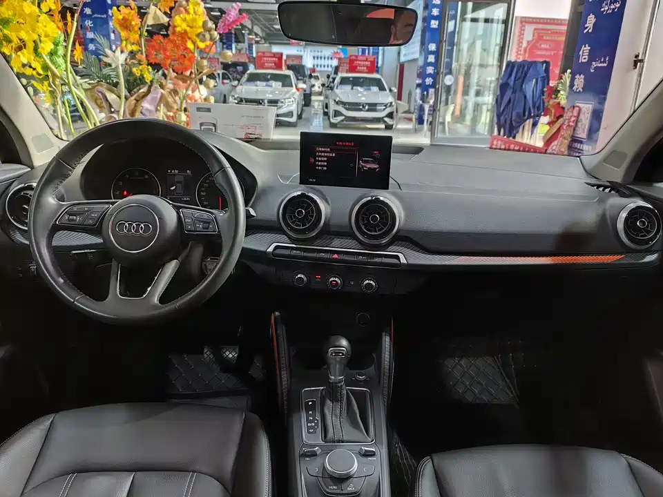 Audi Q2L