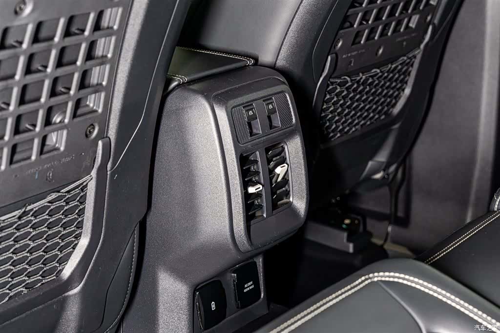 Ford Bronco, 2025 14