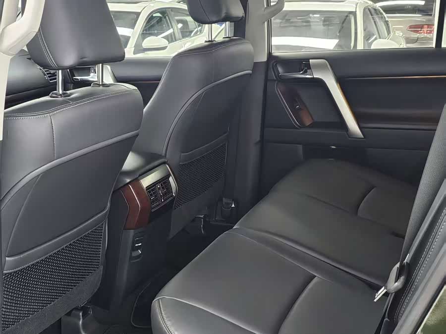 Toyota Prado 2015, фото 9