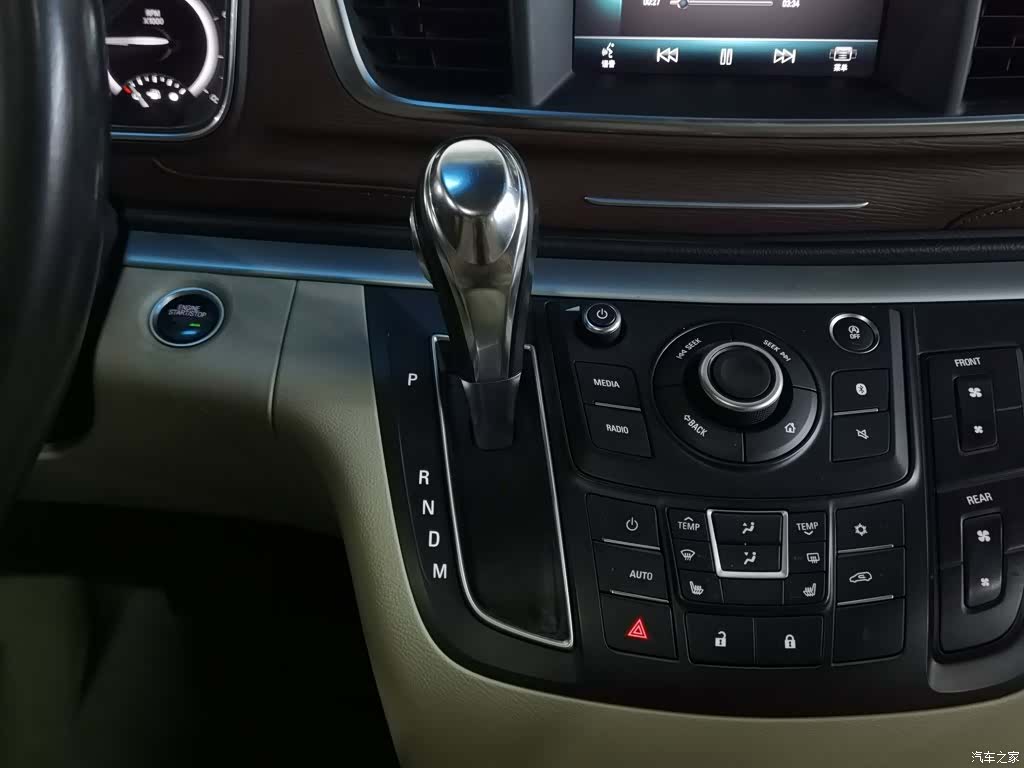 Buick GL8, 2018 13