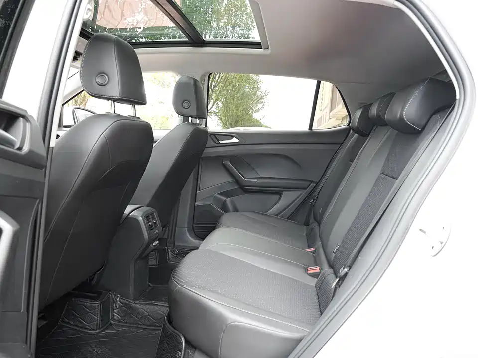 Volkswagen Exploring the shadow