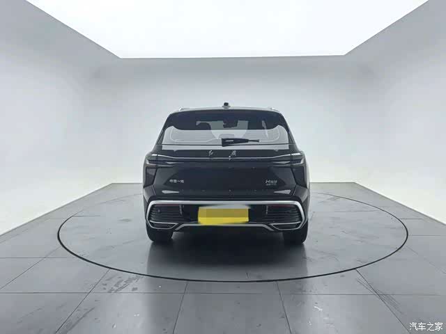 Hongqi HS3, 2025 4