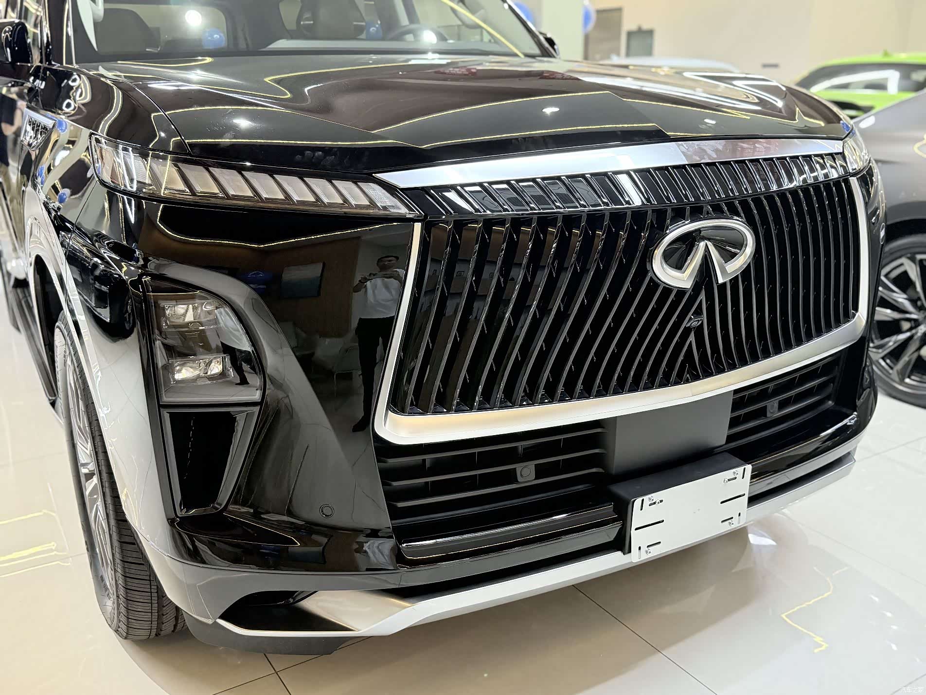 Infiniti QX80, 2025 3