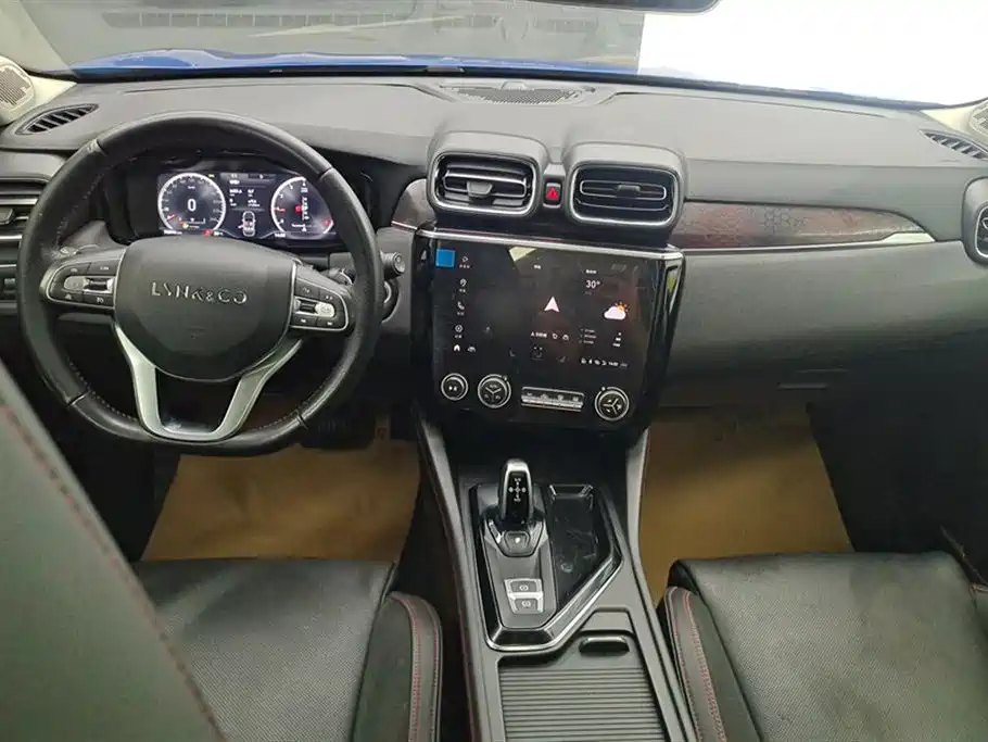 Lynk & Co 02