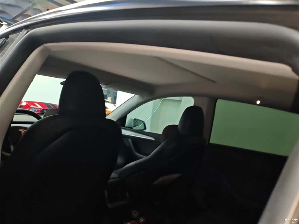 Tesla Model Y, 2023 18