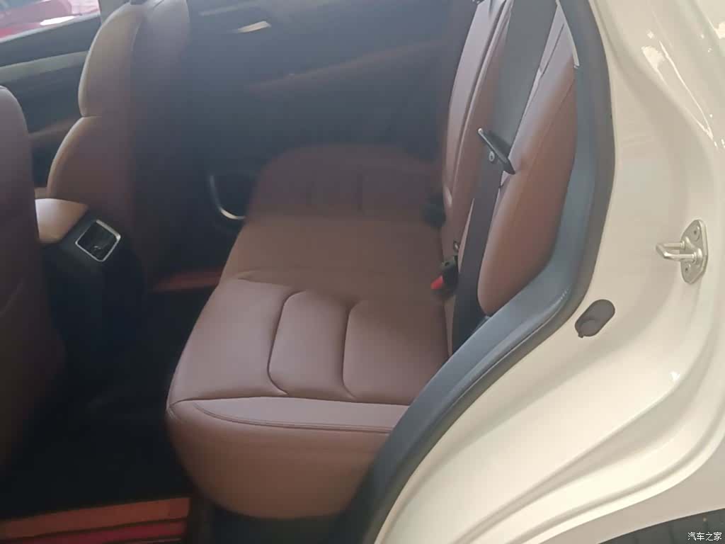 Geely X6, 2024 13