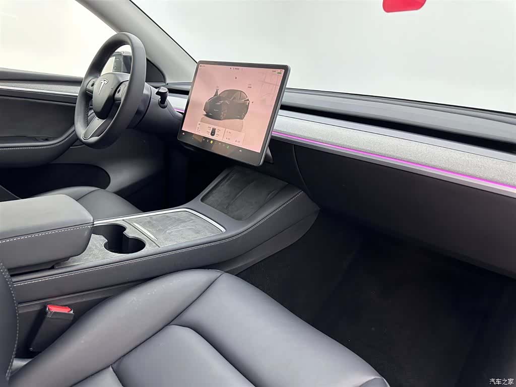 Tesla Model Y, 2024 16