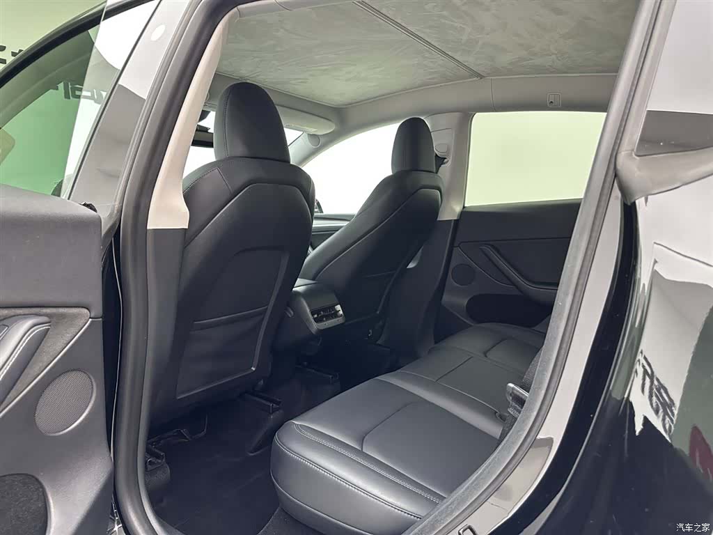 Tesla Model Y, 2024 18