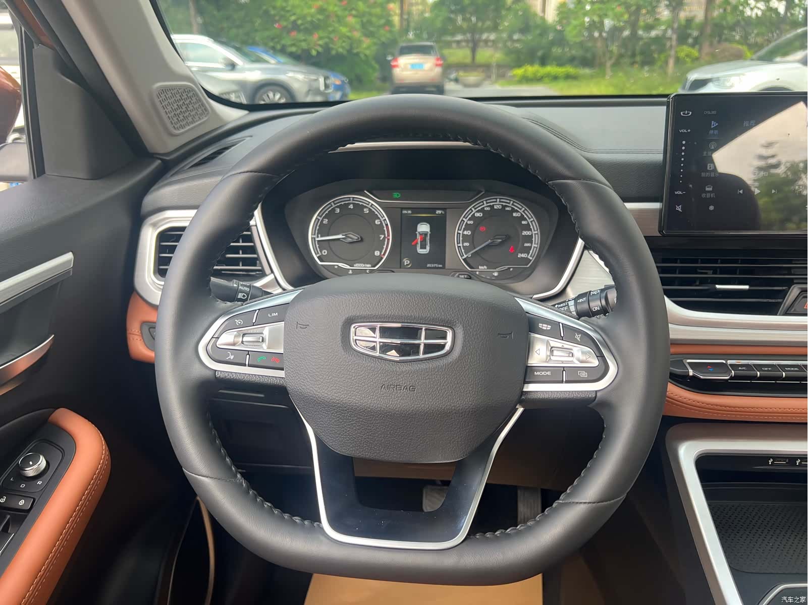 Geely X6, 2021 21