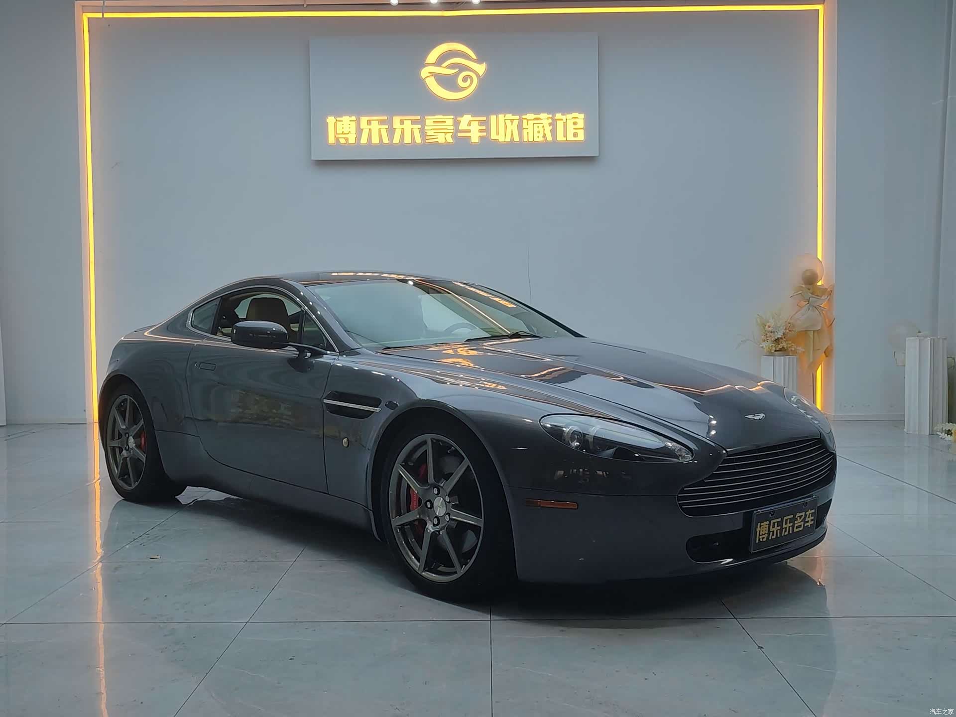 Aston Martin Vantage, 2010 3