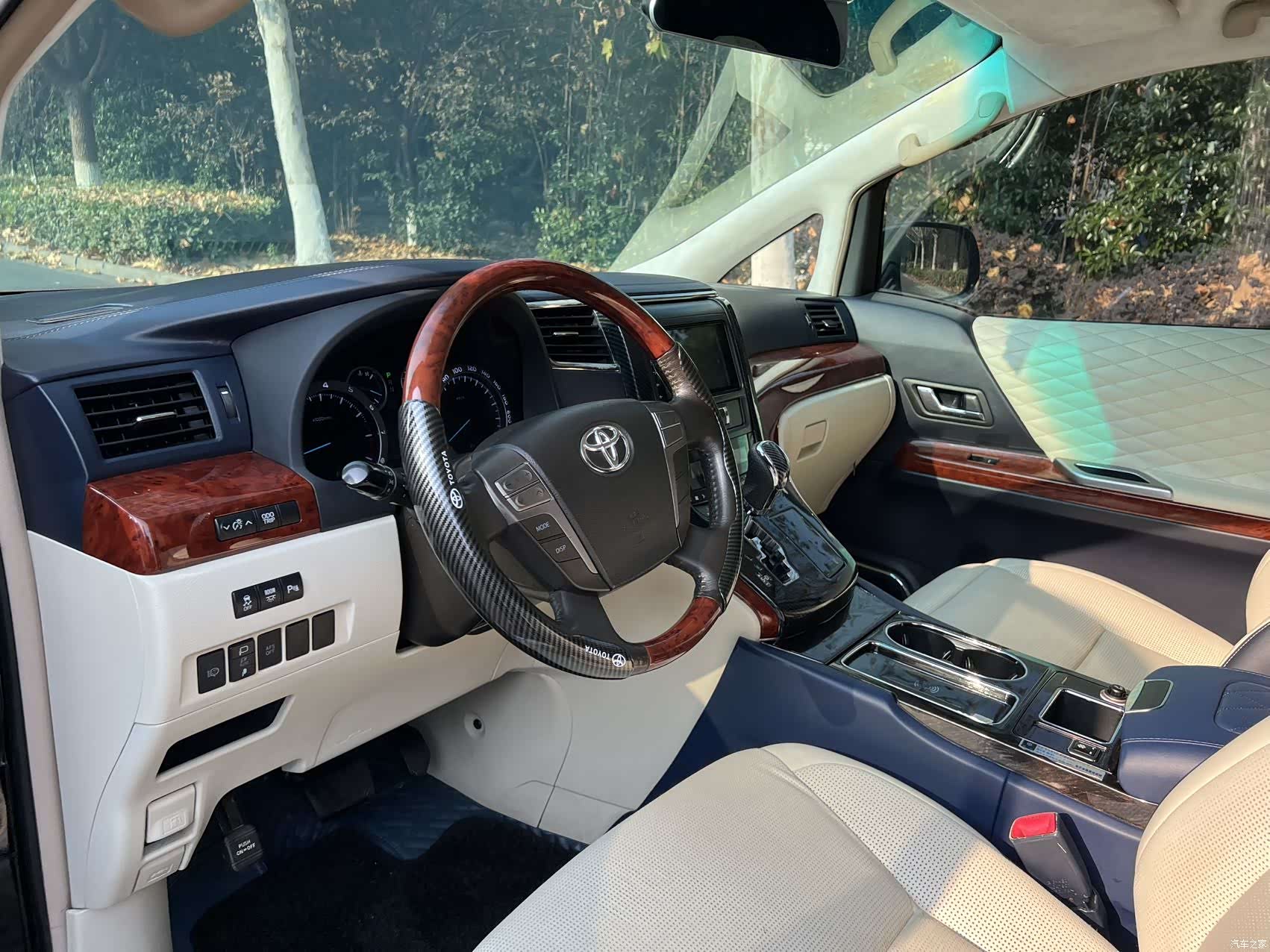 Toyota Alphard, 2012 8