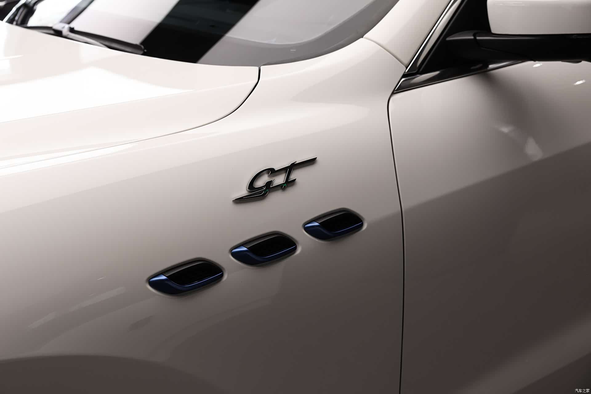 Maserati Levante, 2023 все фото