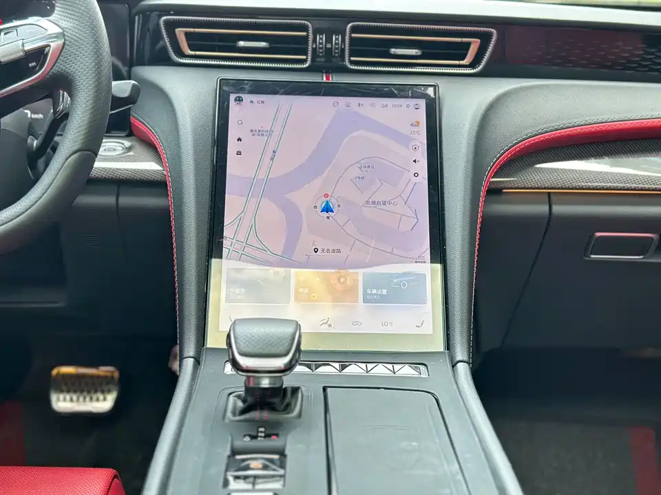 Hongqi H6
