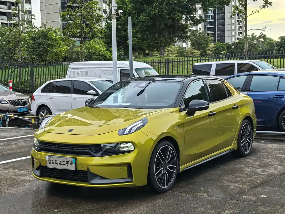 Lynk & Co 03
