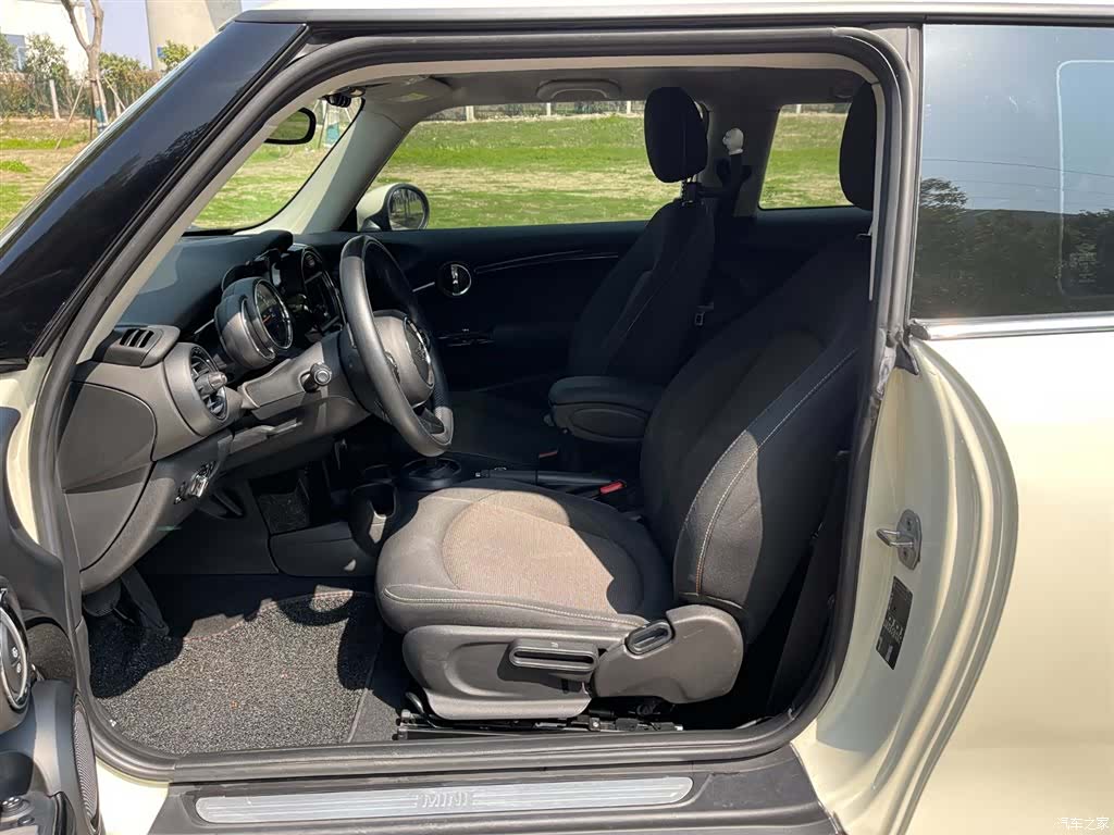 Mini ONE, 2019 14
