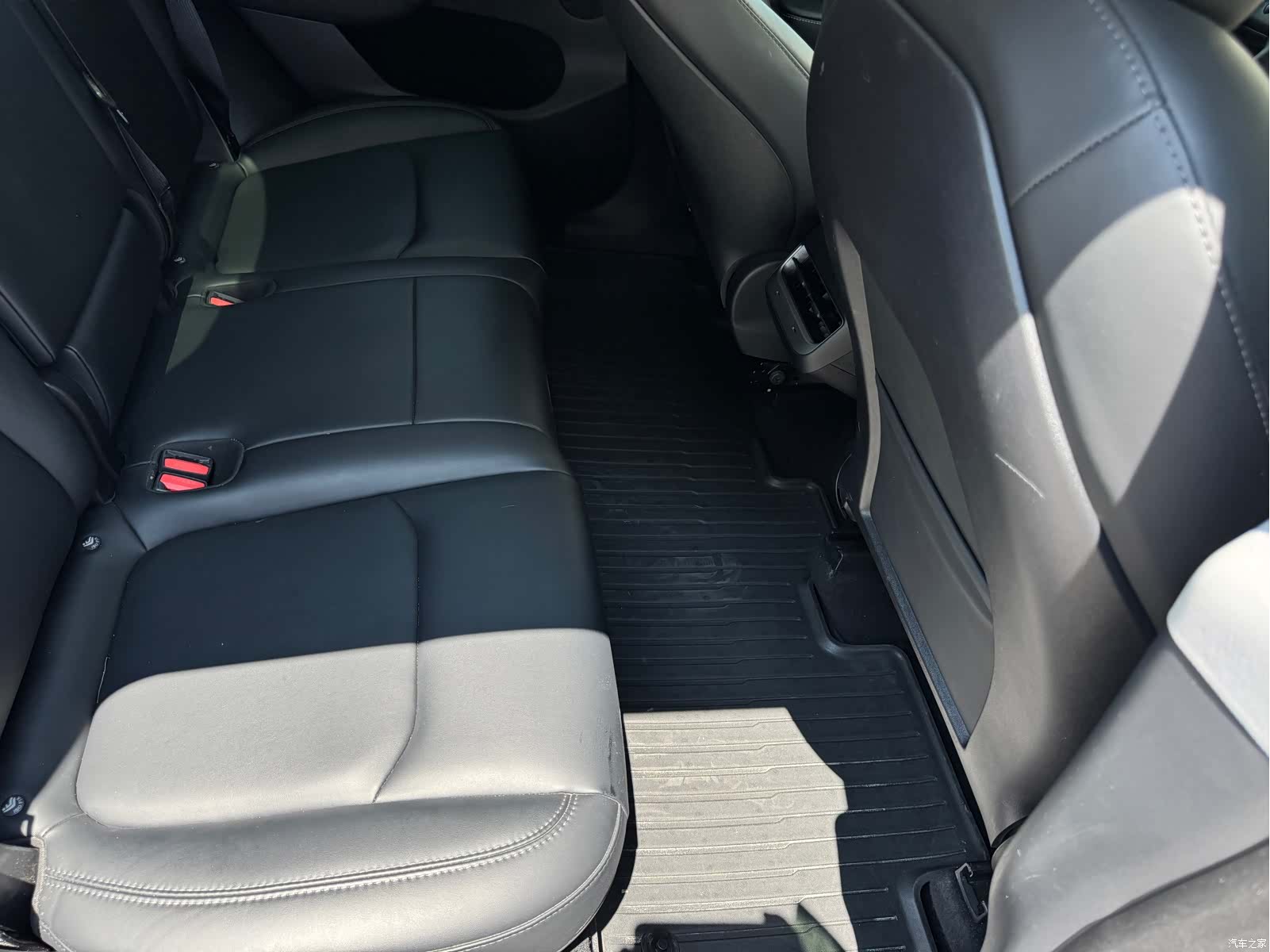 Tesla Model Y, 2023 17