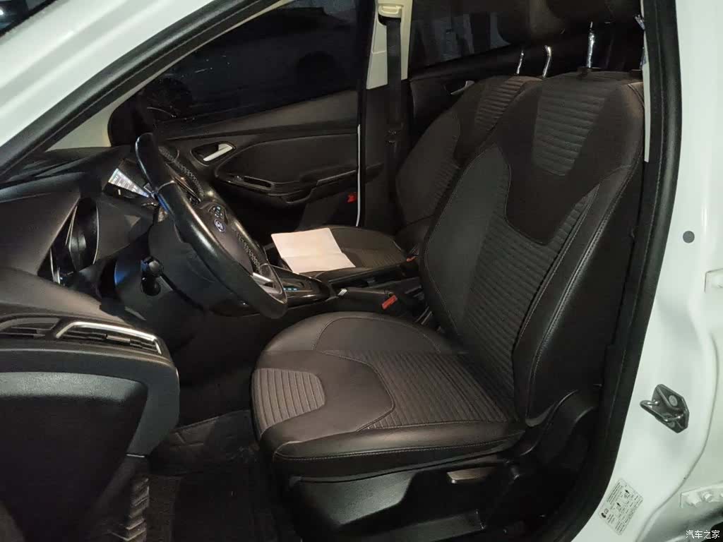 Ford Focus, 2016 12