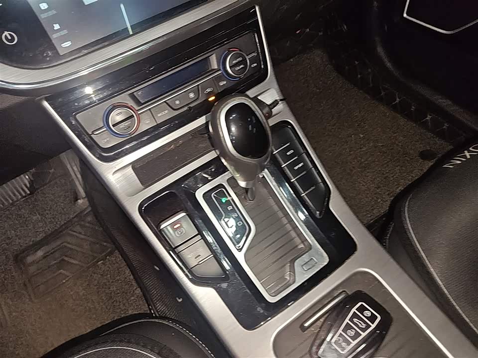 Geely Emgrand GS