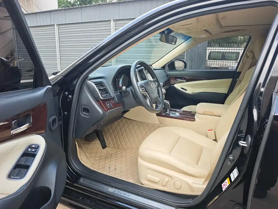 Toyota crown