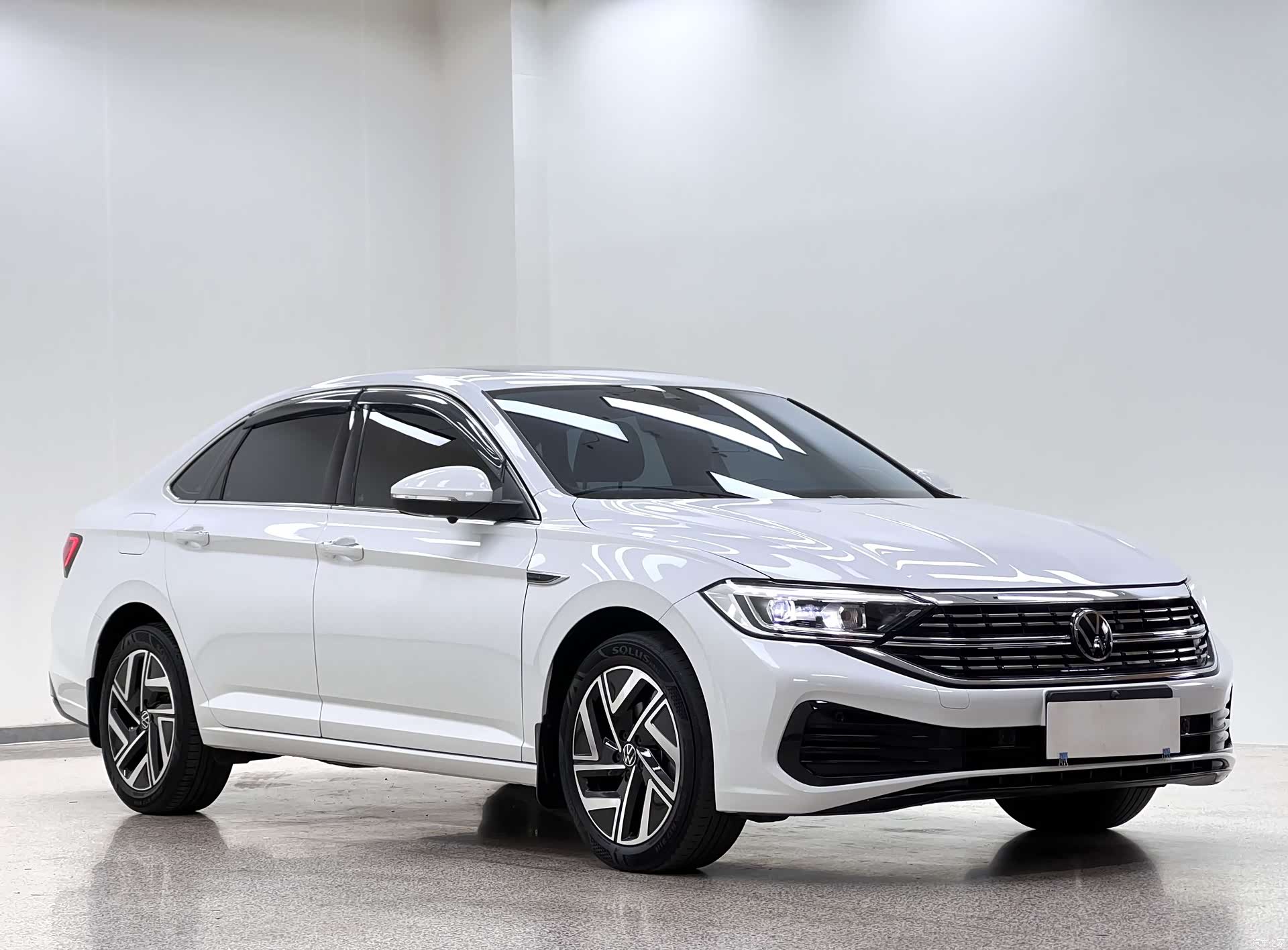 Volkswagen Sagitar, 2023 3