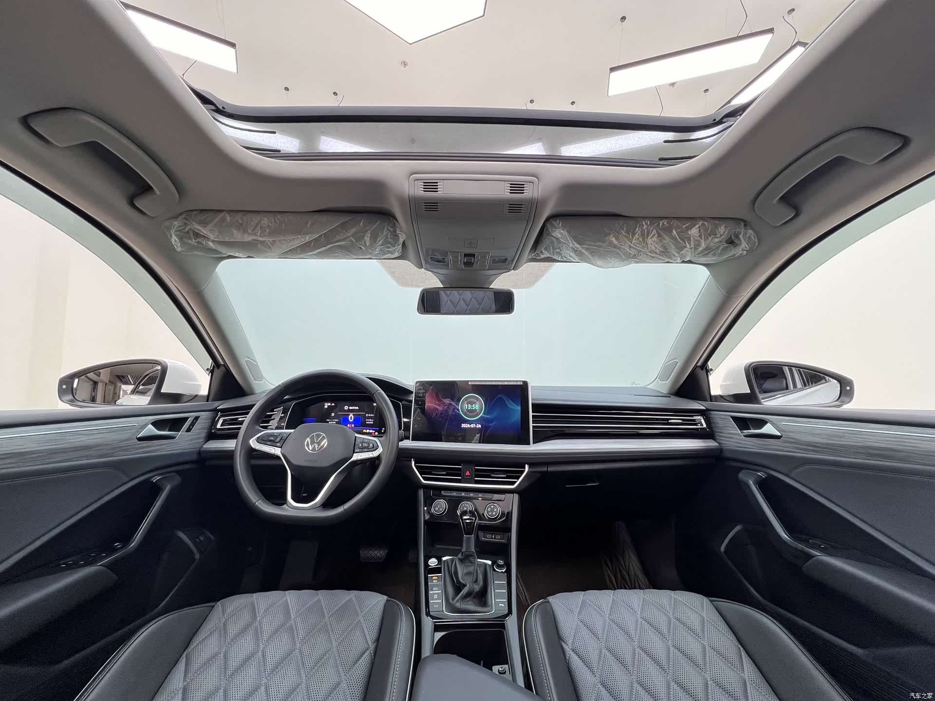 Volkswagen Sagitar, 2023 4