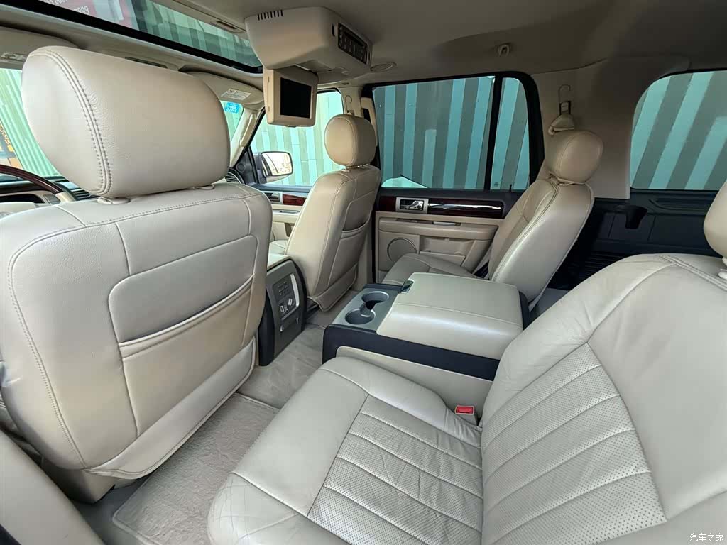 Lincoln Navigator, 2005 8