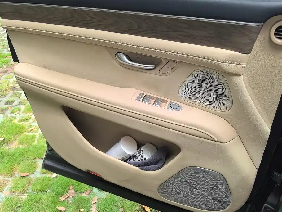 AITO Ask the world M7