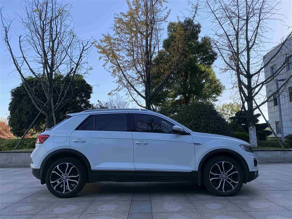 Volkswagen T-ROC exploring Songs