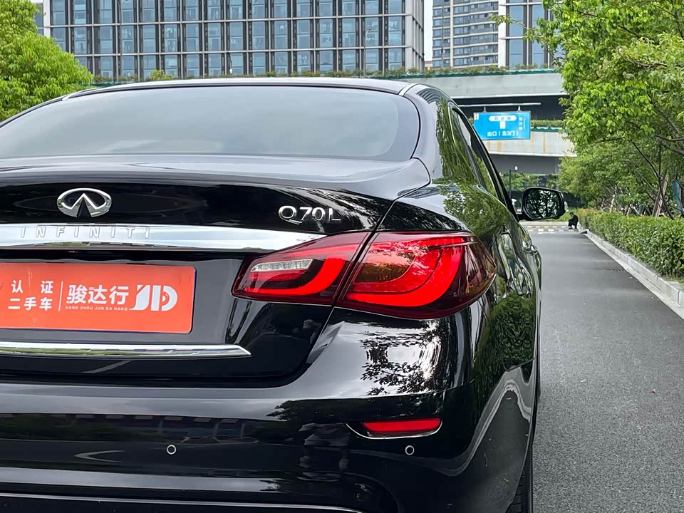 Infiniti Q70 Infiniti Q70