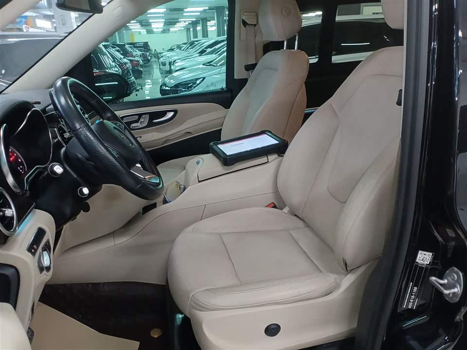 Mercedes-Benz V-class