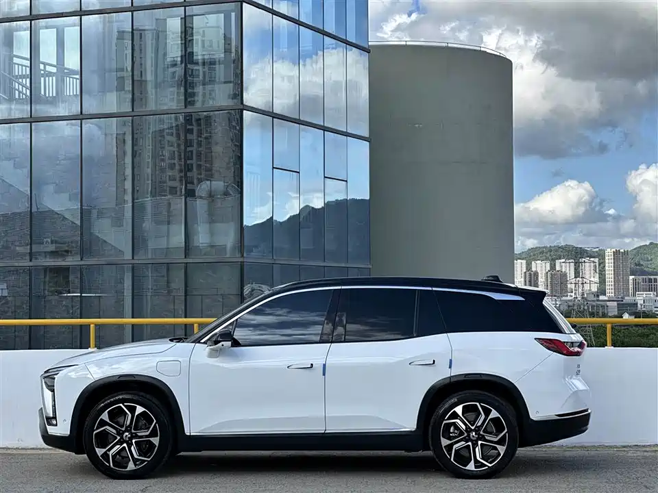 NIO ES8