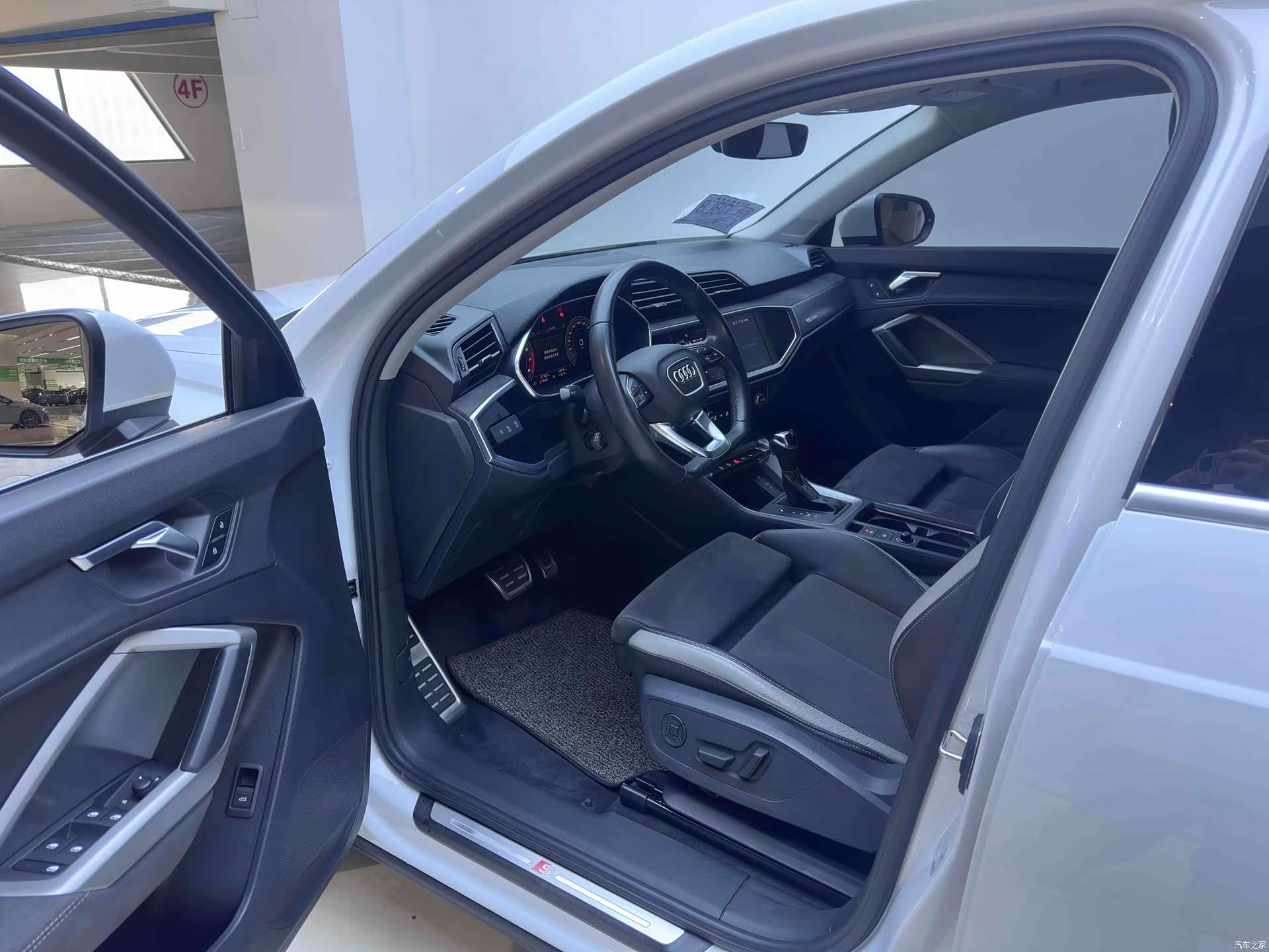 Audi Q3, 2023 9